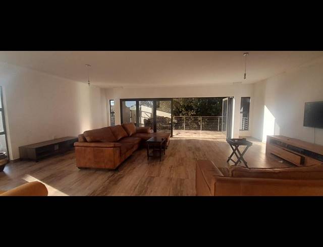 6 BEDROOM HOUSE FOR SALE IN LINDEN